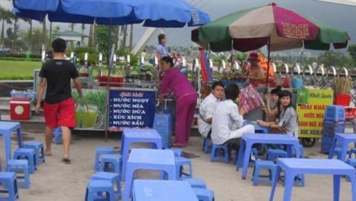Vỉa hè: “Đại siêu thị” đắt khách nhất thủ đô - 1