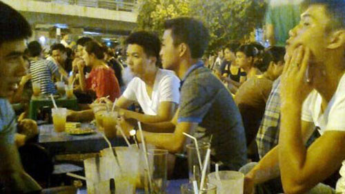 Vỉa hè: “Đại siêu thị” đắt khách nhất thủ đô - 2
