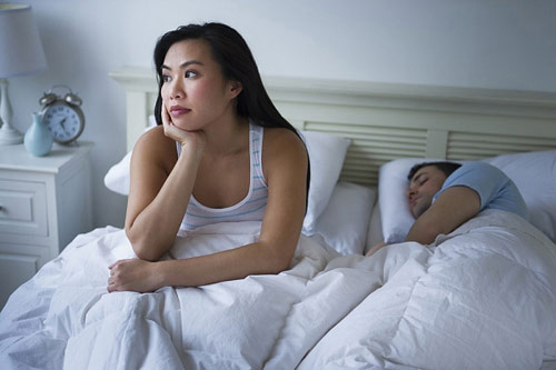 Nam giới - Phụ nữ: Ai khổ hơn vì "nhịn"? - 2