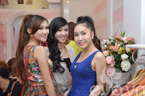 Hot girl Sam thích thú thành "bà chủ" - 13