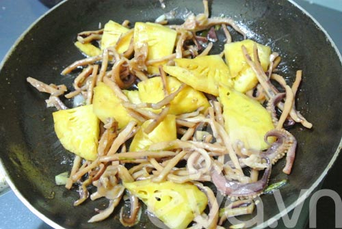 Mực khô xào dứa ấm lòng ngày mưa - 5
