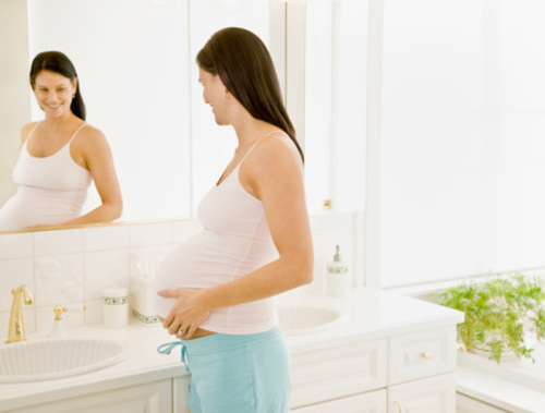 Mẹ bầu và nỗi buồn “mụn trứng cá” - 1