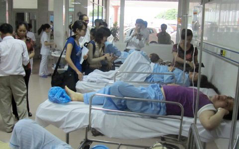Kinh hoàng giây phút xe đi cầu siêu lao vực sâu - 2