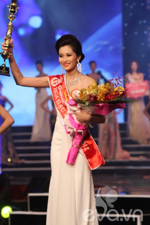 Đặng Thu Thảo đăng quang ngôi HHVN 2012 - 2