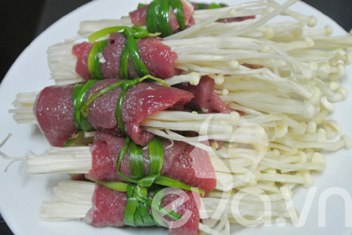 Canh thịt bò cuộn nấm kim châm - 4