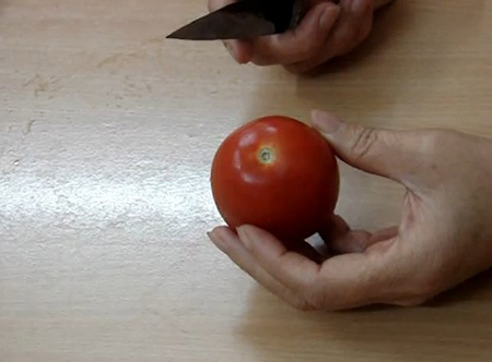Video: Tỉa hoa hồng từ cà chua - 1