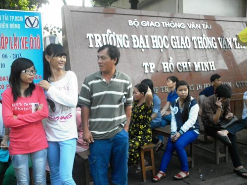 sang nay, thi sinh lam bai thi mon toan - 11
