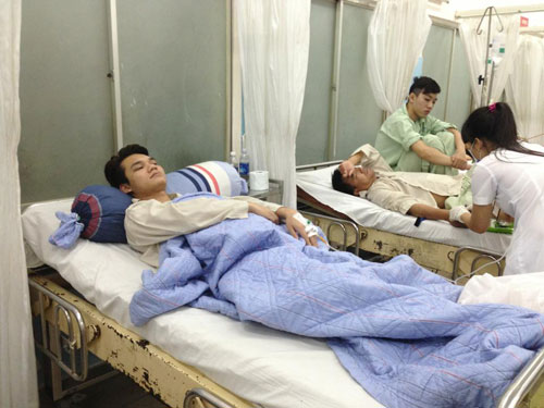 khac viet nhap vien cap cuu giua dem - 3