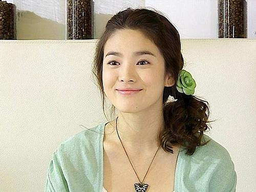 4 kieu toc gay 'sot' cua song hye kyo - 2