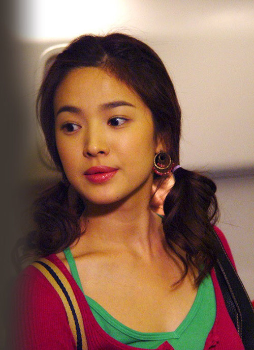 4 kieu toc gay 'sot' cua song hye kyo - 4