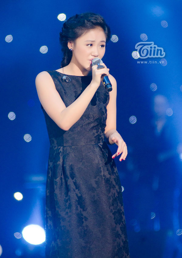 van mai huong mac dep nho giam can - 4