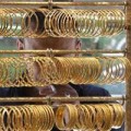 Tin tức - Vàng thế giới giảm mạnh, trong nước ít biến động