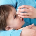 Làm mẹ - Con mù vì nhỏ mắt bằng sữa mẹ?