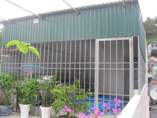 chay tiem vang: nha khong cua thoat hiem - 4