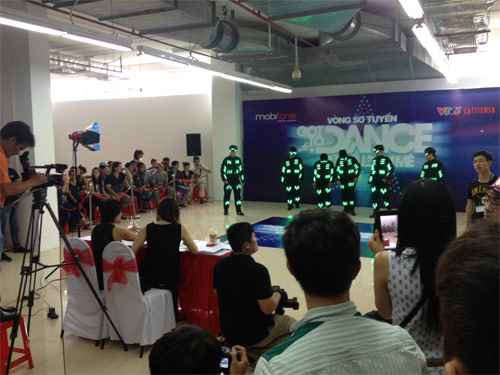khanh thi vang mat ghe giam khao got to dance - 3