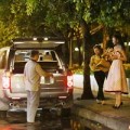 Làng sao - Thanh Hằng váy sexy chạy xế khủng đi ăn khuya