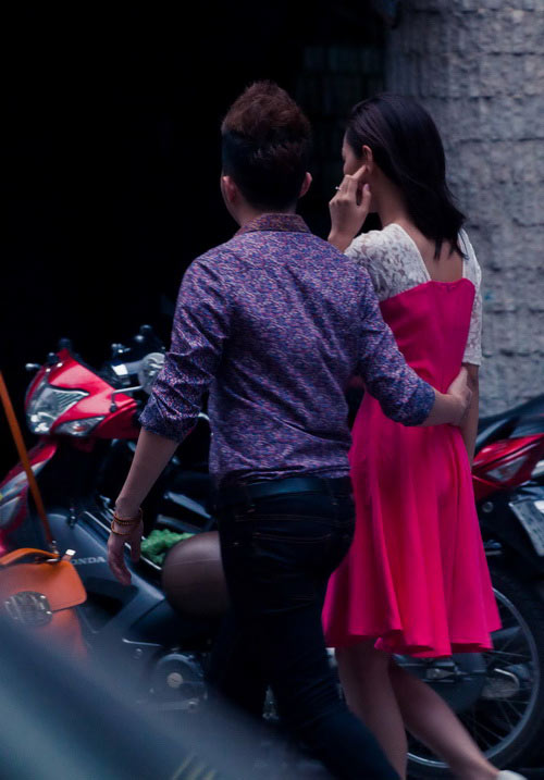 bat gap nam cuong om ap ban gai hoa khoi - 7