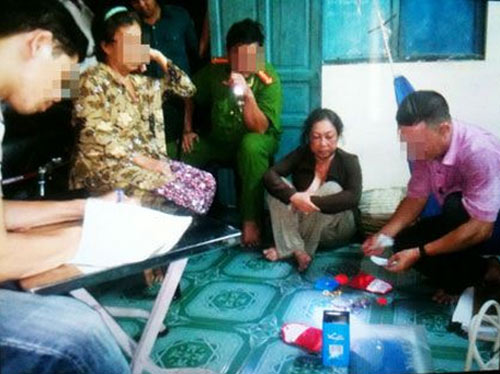 nguoi phu nu ve chai 'nhat' duoc tui vang tien ty - 1