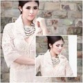 Làng sao - Ngọc Hân bất ngờ đeo vòng cổ hình hoa "khủng"
