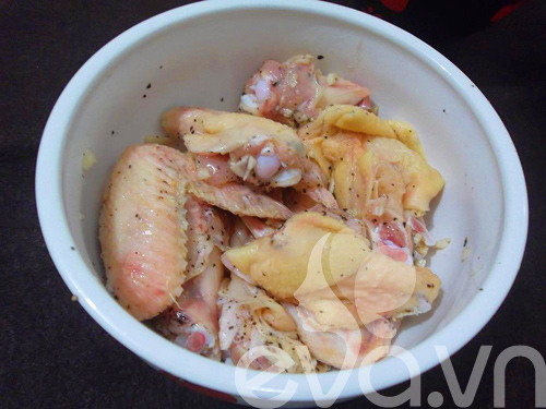 Đậm đà cánh gà chiên nước mắm - 3
