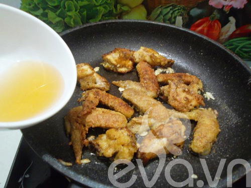 Đậm đà cánh gà chiên nước mắm - 6