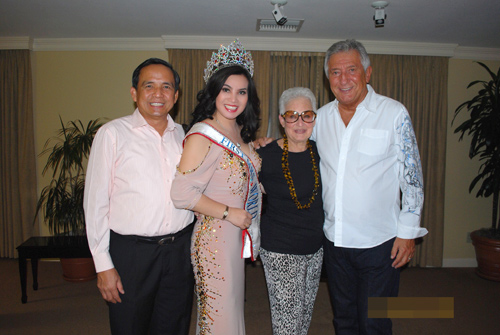 quy ba kim hong rang ro lam giam khao mrs america - 3