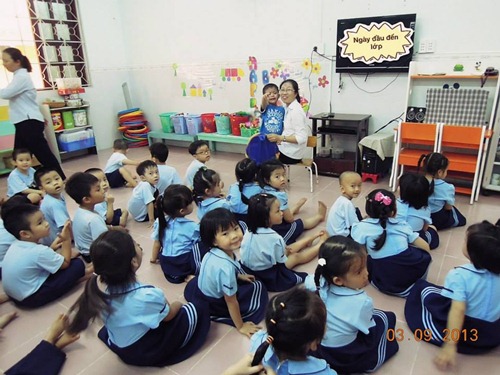 con trai thanh thuy "khoc nhu mua" ngay dau di hoc - 3
