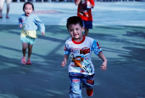 con trai thanh thuy "khoc nhu mua" ngay dau di hoc - 6
