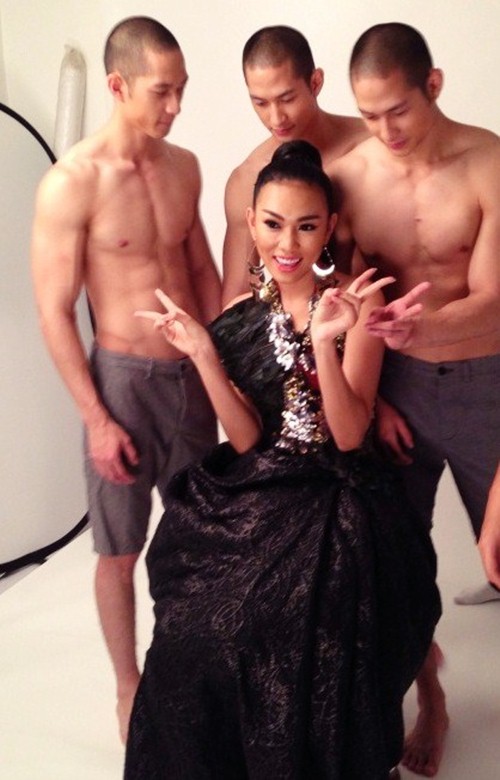 3 anh em goc viet khoe body sieu goi cam - 4