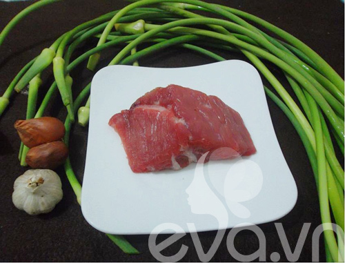 Thịt bò xào ngồng tỏi cuối tuần - 1
