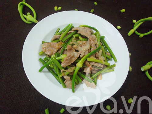 Thịt bò xào ngồng tỏi cuối tuần - 10