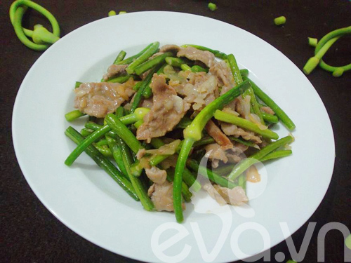 Thịt bò xào ngồng tỏi cuối tuần - 11