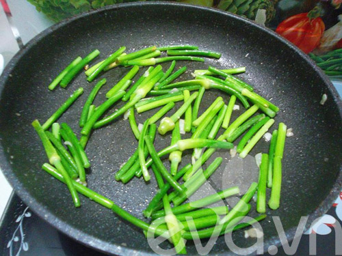 Thịt bò xào ngồng tỏi cuối tuần - 7