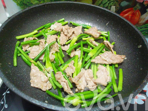 Thịt bò xào ngồng tỏi cuối tuần - 8