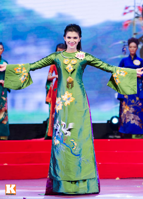 lo thi huong tram dang quang "nu hoang trang suc 2013" - 4