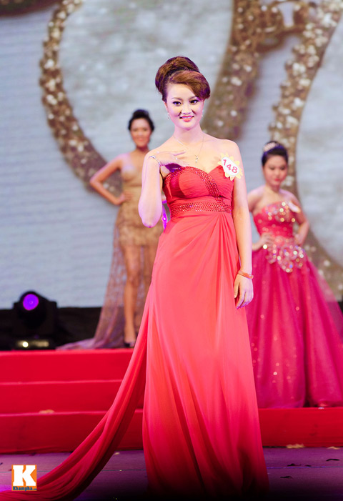 lo thi huong tram dang quang "nu hoang trang suc 2013" - 11