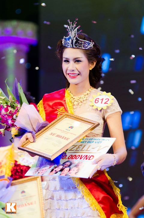 lo thi huong tram dang quang "nu hoang trang suc 2013" - 16