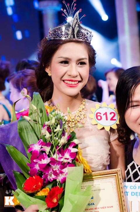 lo thi huong tram dang quang "nu hoang trang suc 2013" - 17