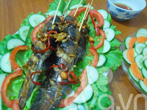 Cá trê nướng sa tế ngày mưa - 8