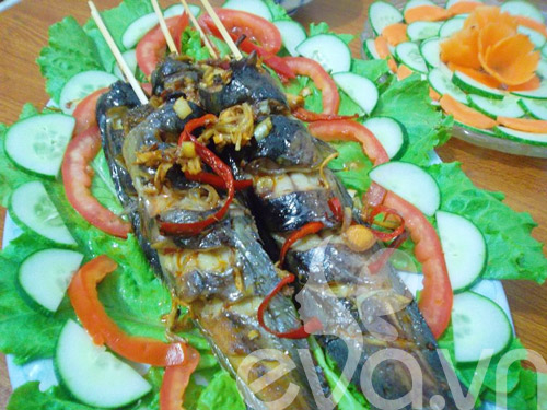 Cá trê nướng sa tế ngày mưa - 9