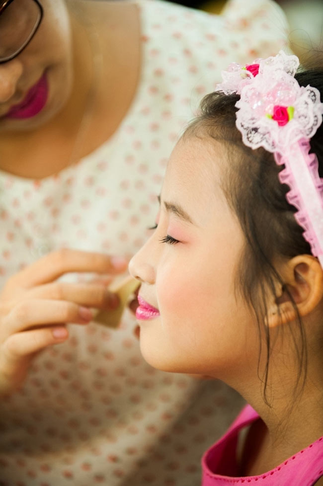 & quot;Đột nhập & quot; phòng trang điểm của ĐRM