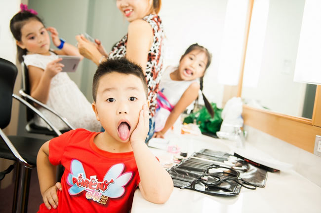 & quot;Đột nhập & quot; phòng trang điểm của ĐRM