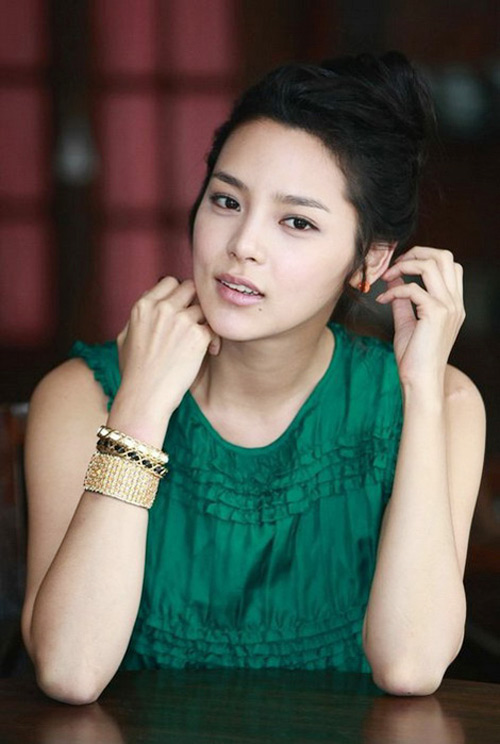 cuu hoa hau han sinh con gai dau long - 1