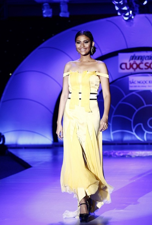 truong thi may lam vedette truoc ngay di thi mu 2013 - 6
