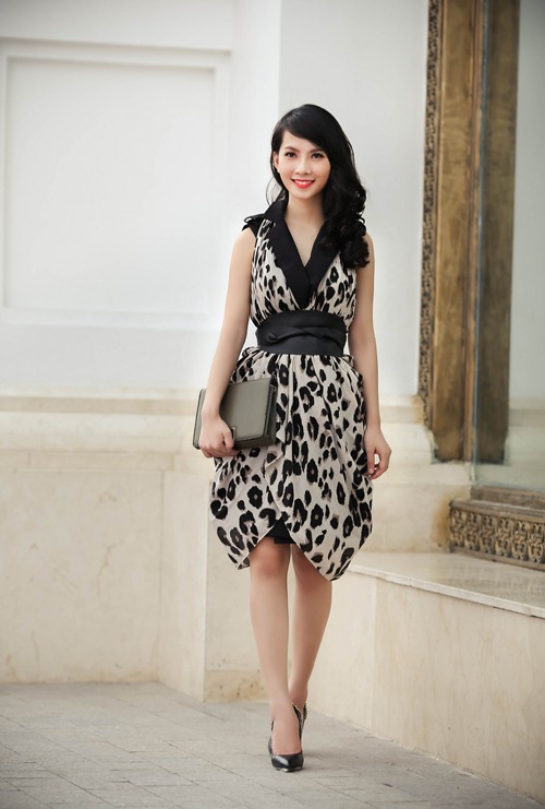 4 cach phoi khan lua cung blazer - 14