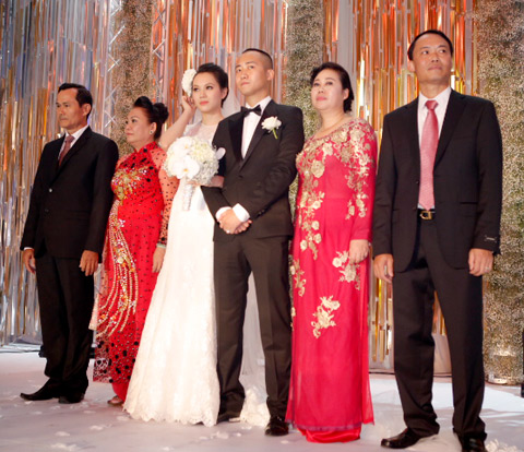 ngoc thach gan kiet suc trong dam cuoi tien ty - 14