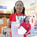 Làng sao - Phương Mỹ Chi nhí nhảnh thi "vở sạch chữ đẹp"