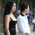 Làng sao - Lâm Chi Khanh diện váy sexy đi dạo Hồ Gươm