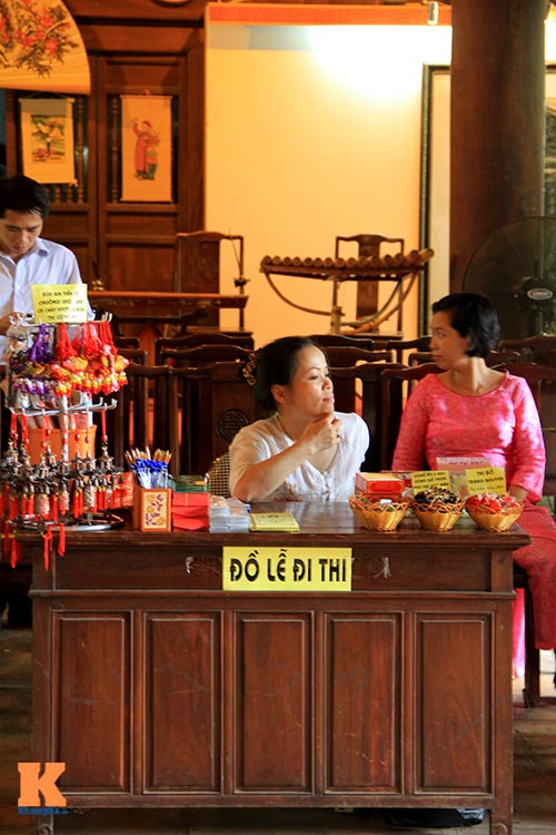 si tu chen chan cau may o van mieu - 11