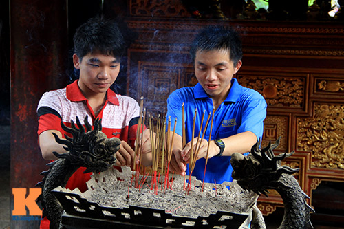 si tu chen chan cau may o van mieu - 15
